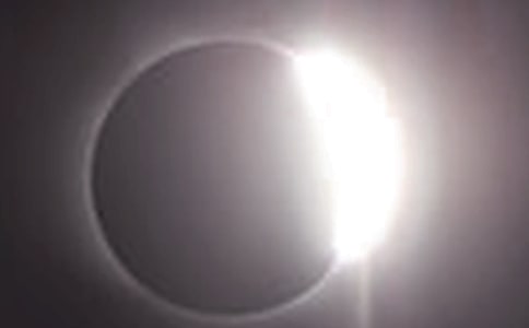 四年級(jí)上冊(cè)關(guān)于日食奇觀的作文