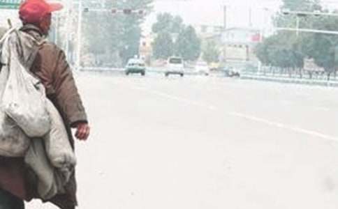 描寫拾荒老人的作文