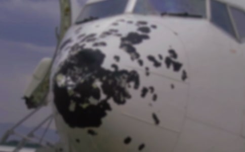 �߿��زą���������ײ�C(j��)�¼�